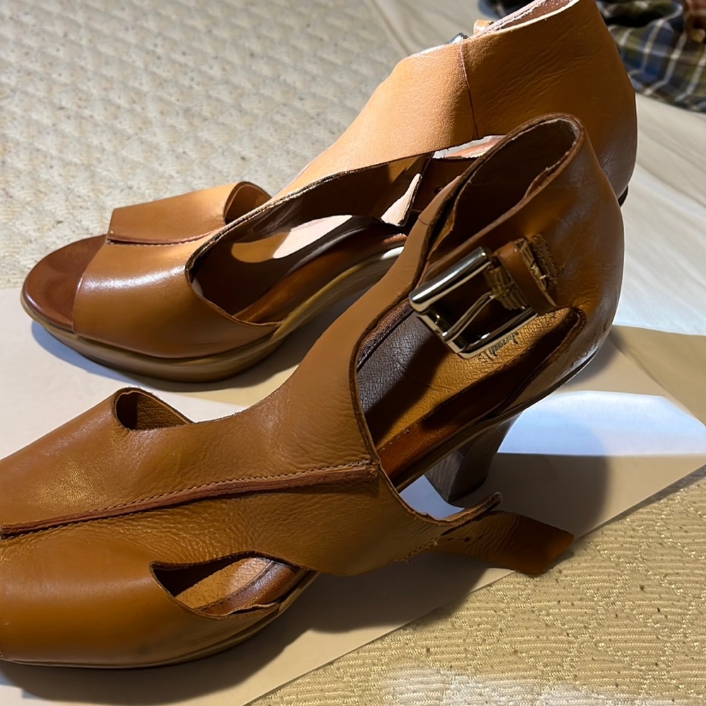 Sofft brand heels. Very comfy. Barely worn.